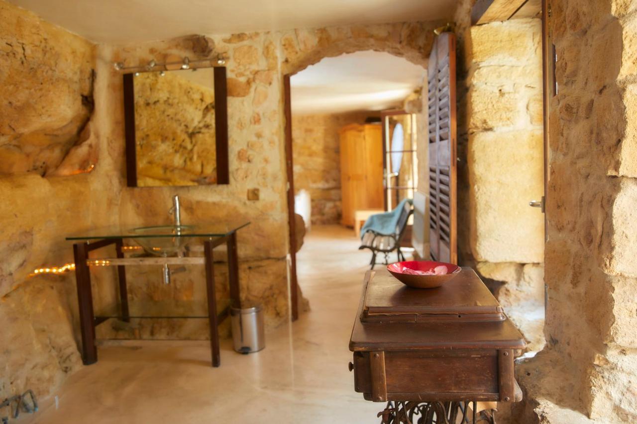 Holiday home Domaine De Cantegrel - De Charme Et Troglodyte En Perigord *